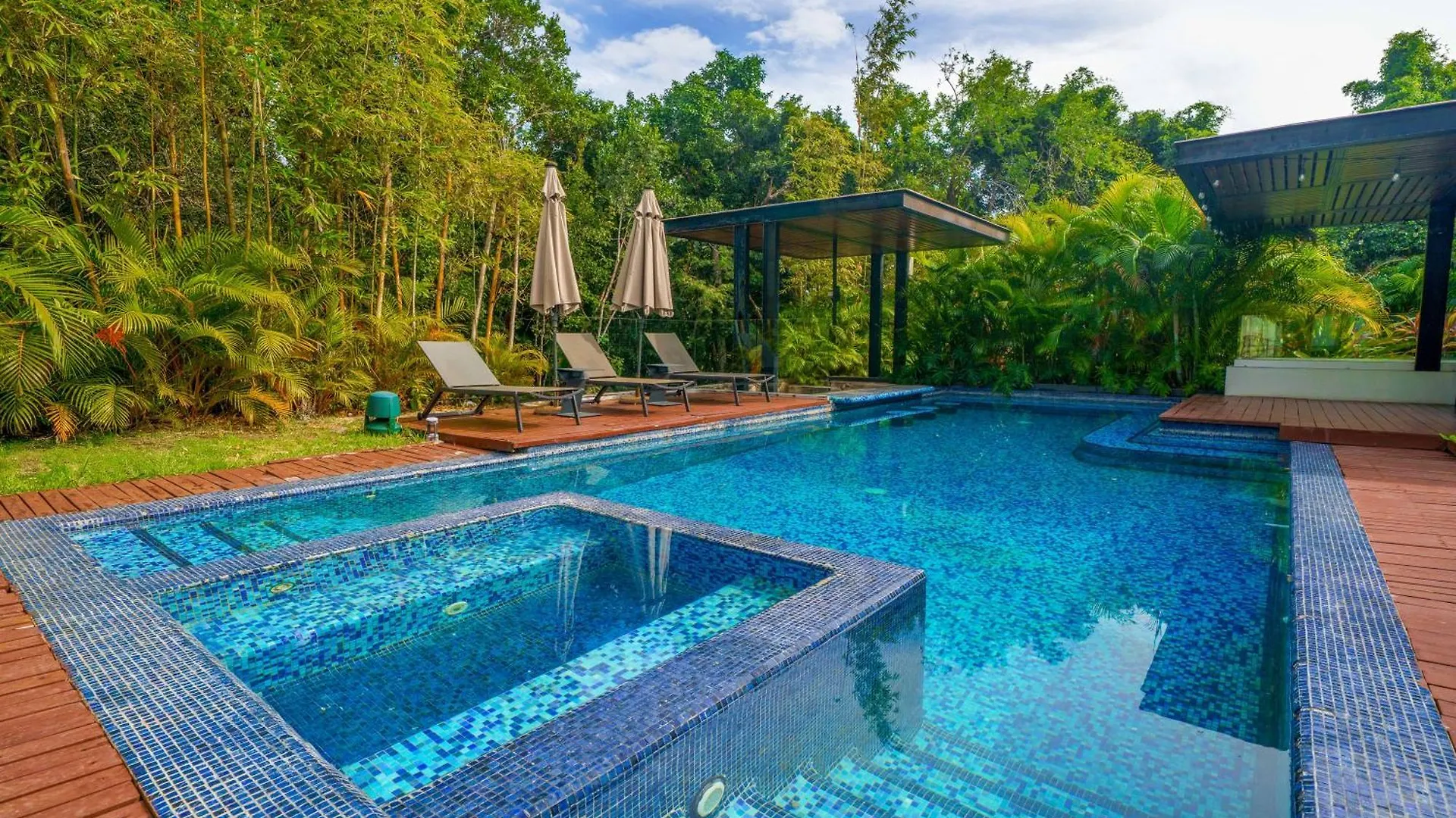 7 Bedroom Private Villa In Tulum Country Club - Private Pool - Beach Access & Golf - Fits 14 People Akumal Mexico